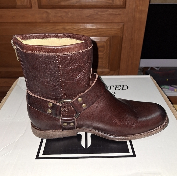 A pair of Frye Phillip Harness dark brown ankle boots in a women's size 6. EUC - Picture 4 of 14